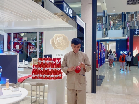 Thư pháp Hữu Tài tại sự kiện - Takashimaya