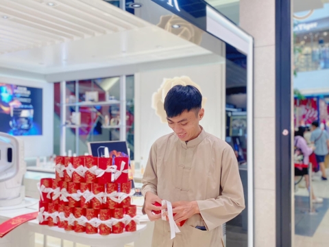 Thư pháp Hữu Tài tại sự kiện - Takashimaya