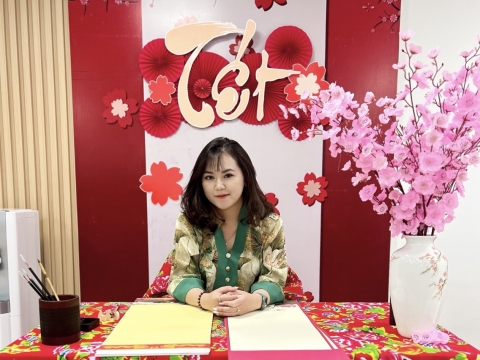  Thư Pháp Hữu Tài với show tặng chữ cho công ty Gear Inc - Software Outsourcing