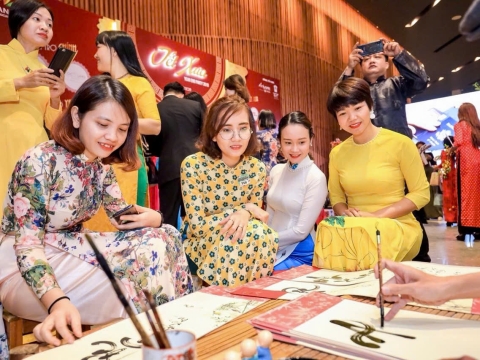 Nhận viết thư pháp 