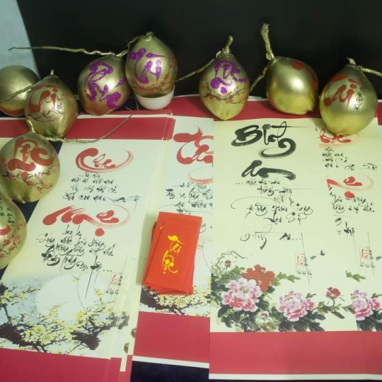 Sản phẩm thư pháp trên dừa ( chữ theo yêu cầu )