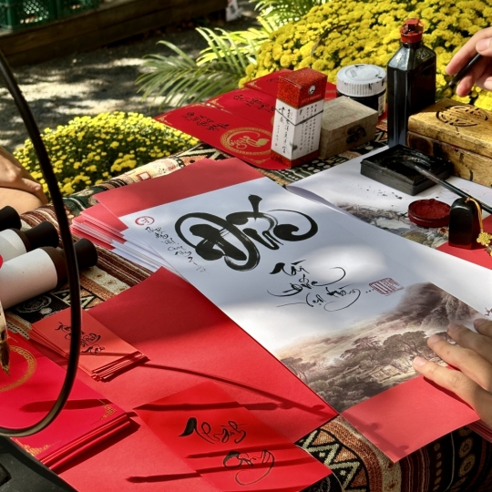 Liễn tranh thư pháp theo yêu cầu. KT 20x55cm