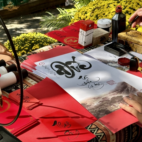 Liễn tranh thư pháp theo yêu cầu. KT 20x55cm